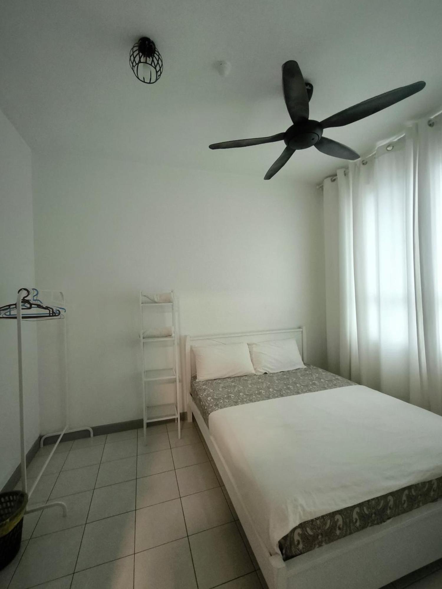 Guppy Near Ktcc & Drawbridge 1 Bedroom Airconditioned * Kuala Terengganu