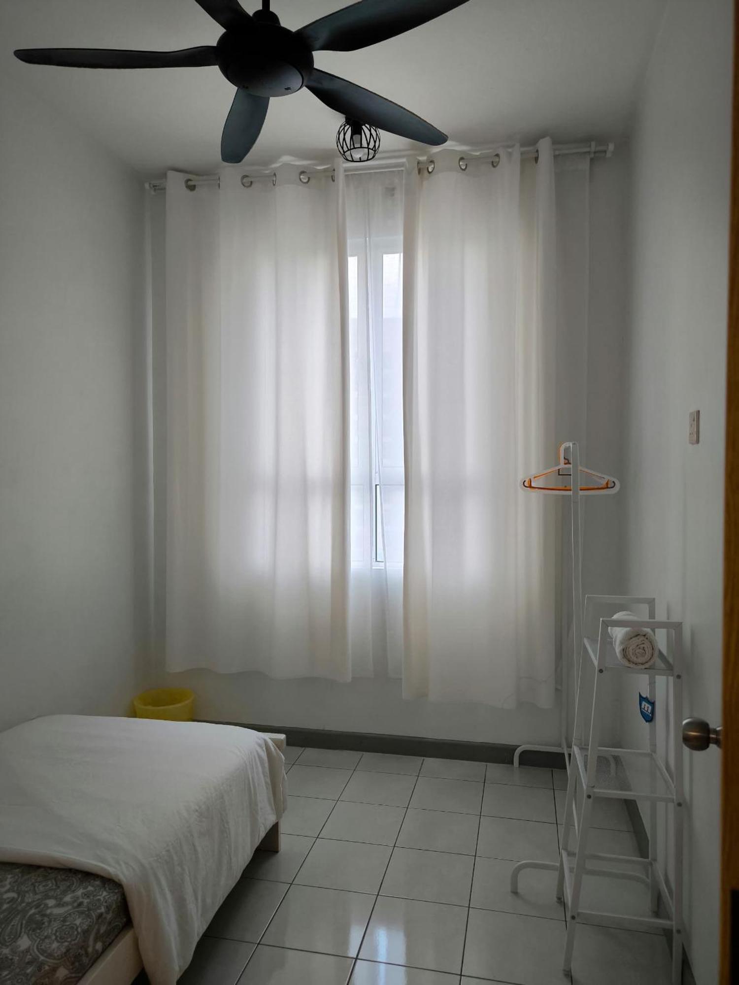 Guppy Near Ktcc & Drawbridge 1 Bedroom Airconditioned Apartment *