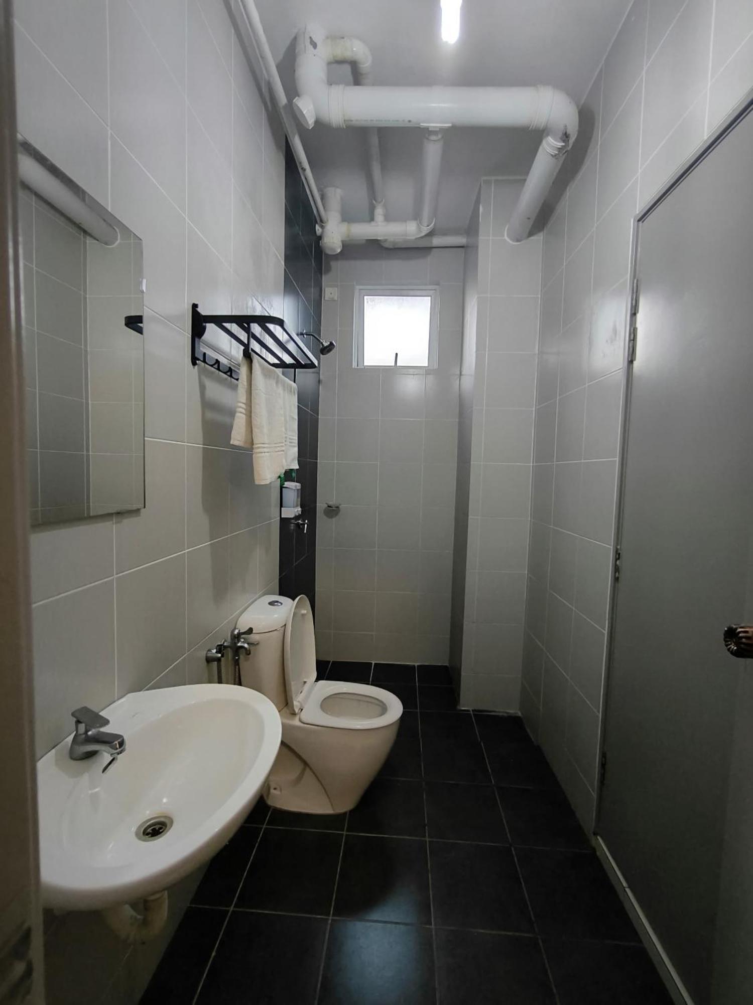 Guppy Near Ktcc & Drawbridge 1 Bedroom Airconditioned * Kuala Terengganu
